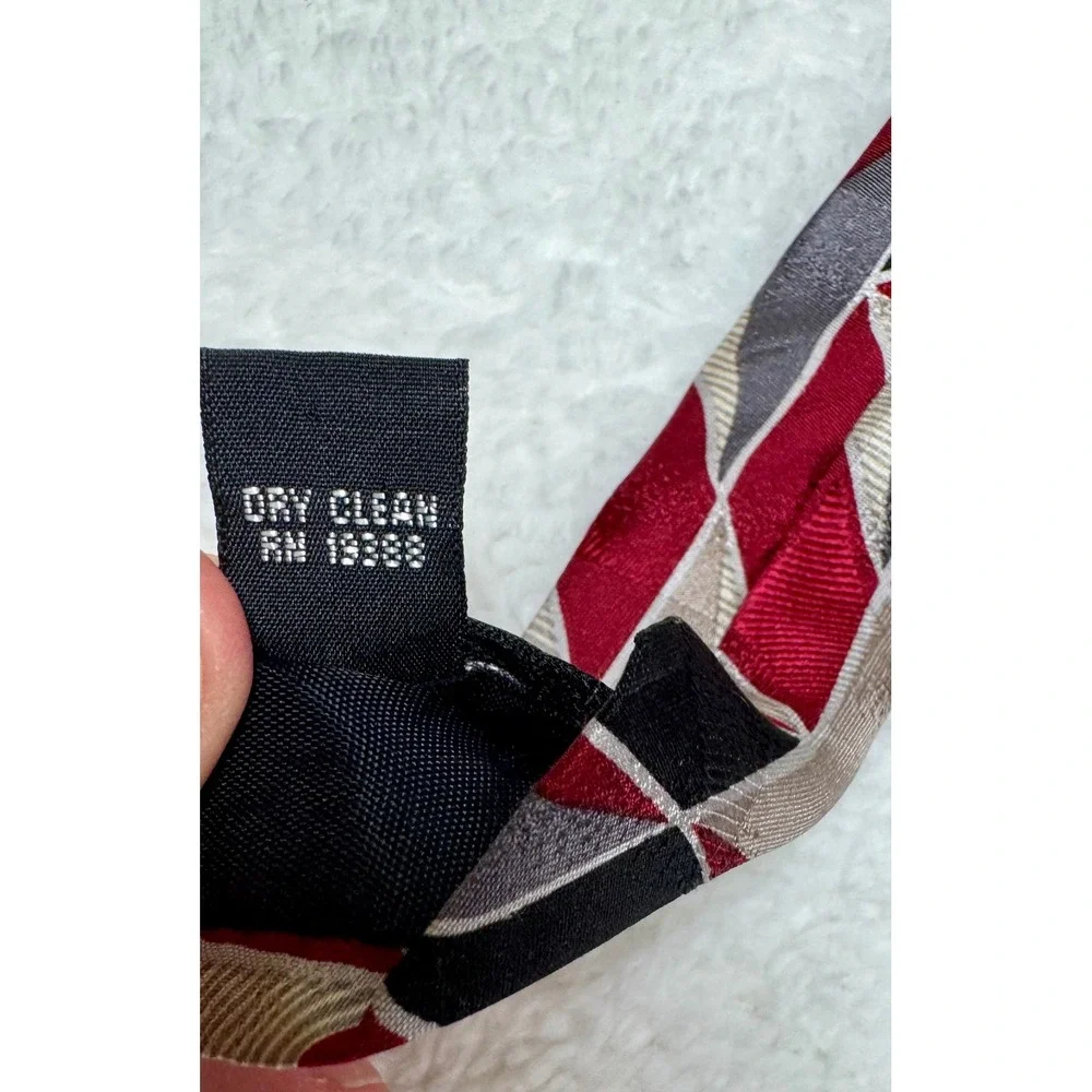 Colours by Alexander Julian Necktie Red Black Geometric Silk 3.25